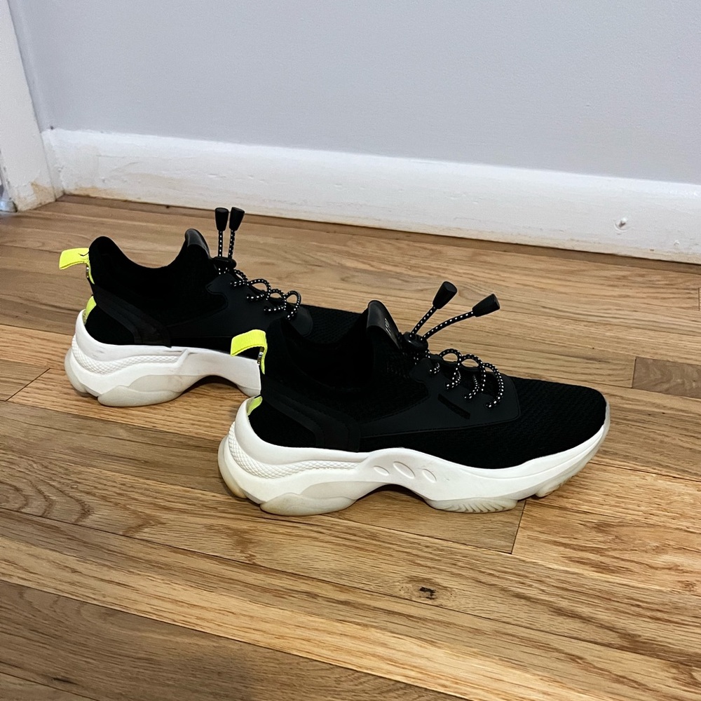 Steve Madden slip on sneakers